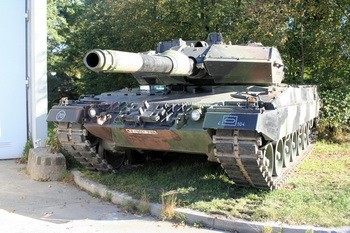Leopard 2A6 Walk Around