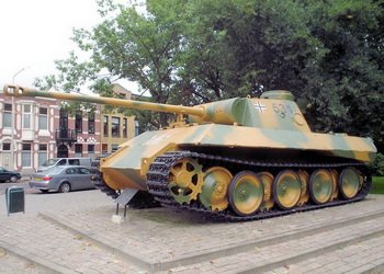 Panther Ausf.D Breda Walk Around